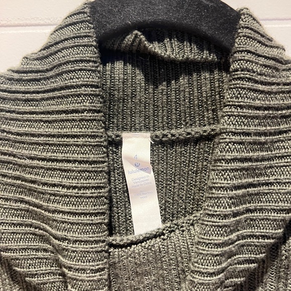 Ladies Sweater - Size 4 - Picture 3 of 3